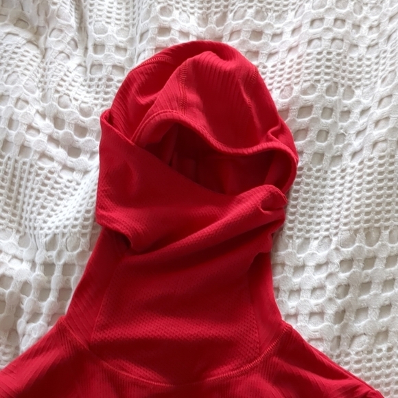 Athleta XS RED Flurry Balaclava Seamless Hoodie Pullover Compression Thumbhole - Picture 4 of 9